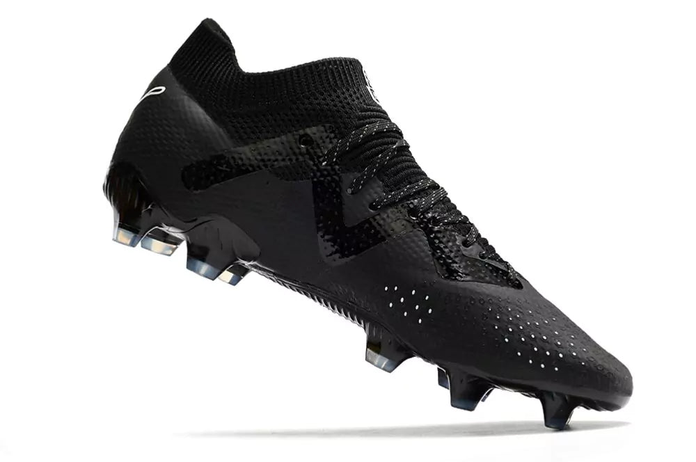 Chuteira Puma Future FTR FG Preto com design moderno e detalhes em preto, ideal para desempenho em campo.
