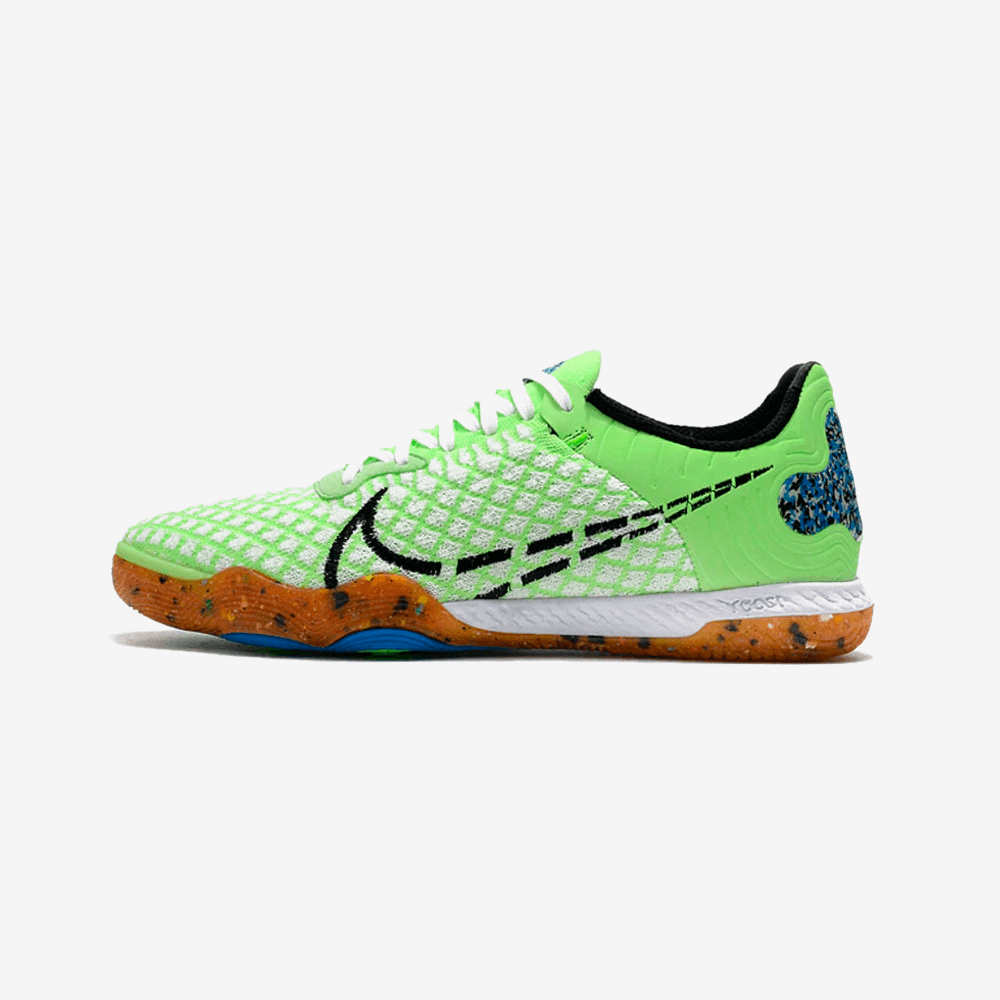 Chuteira Futsal Nike React Gato IC Verde lateral com sola IC para controle e velocidade em quadra.
