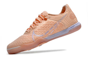 Chuteira Futsal Nike React Gato IC - Salmão, ideal para controle e velocidade no futsal.