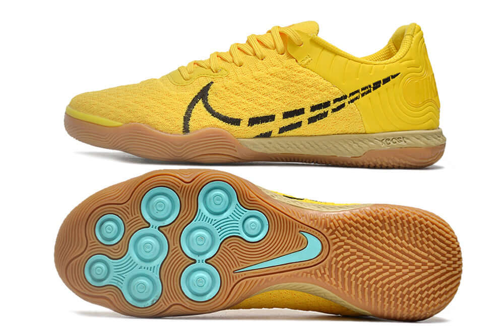 Chuteira Futsal Nike React Gato IC - Amarela com design amarelo e sola inovadora, ideal para desempenho nas quadras.