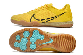 Chuteira Futsal Nike React Gato IC - Amarela com design amarelo e sola inovadora, ideal para desempenho nas quadras.