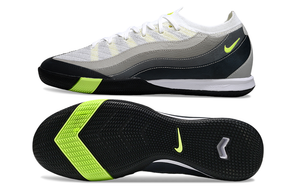 Chuteira Futsal Nike Mercurial Air Zoom Vapor 16 em cinza e preto com detalhes em verde