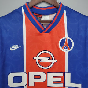 Camisola PSG Home 95/96 Retro Azul e Vermelho com logo Nike e Opel, design clássico e icônico do Paris Saint-Germain.