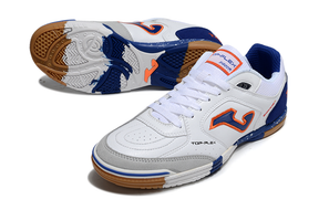 Chuteira Futsal Joma Top Flex Rebound IC Branca e Azul, ideal para performance em quadra com design moderno.