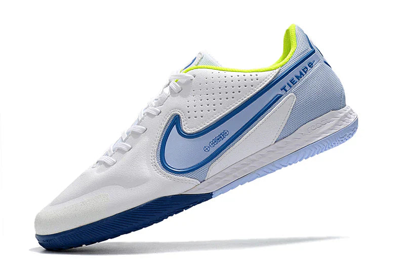 Chuteira Futsal Nike Tiempo Legend 9 Elite IC em branco e azul, ideal para performance interna e conforto.
