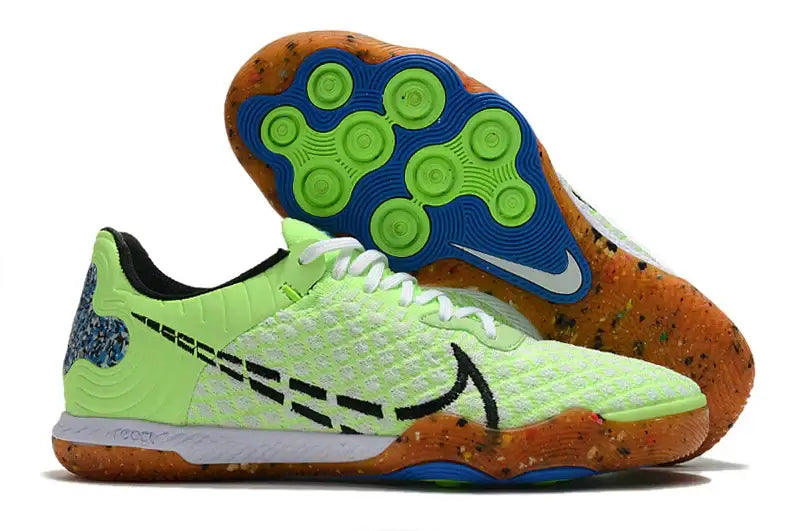Chuteira Futsal Nike React Gato IC Verde com sola IC em cor vibrante e design moderno.
