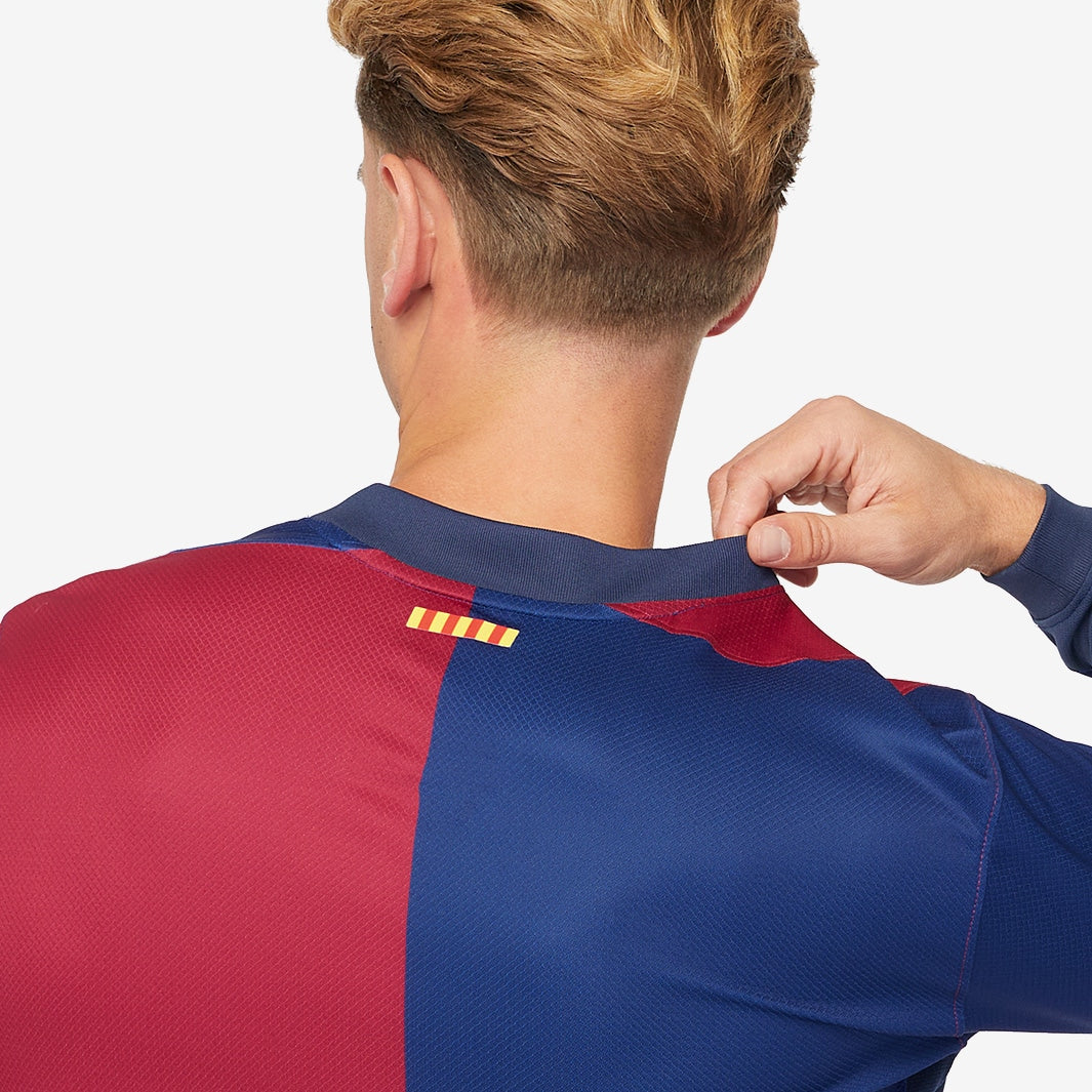 Camisola Manga Longa Nike FC Barcelona 2024/25 Torcedor vista traseira com detalhe da gola.
