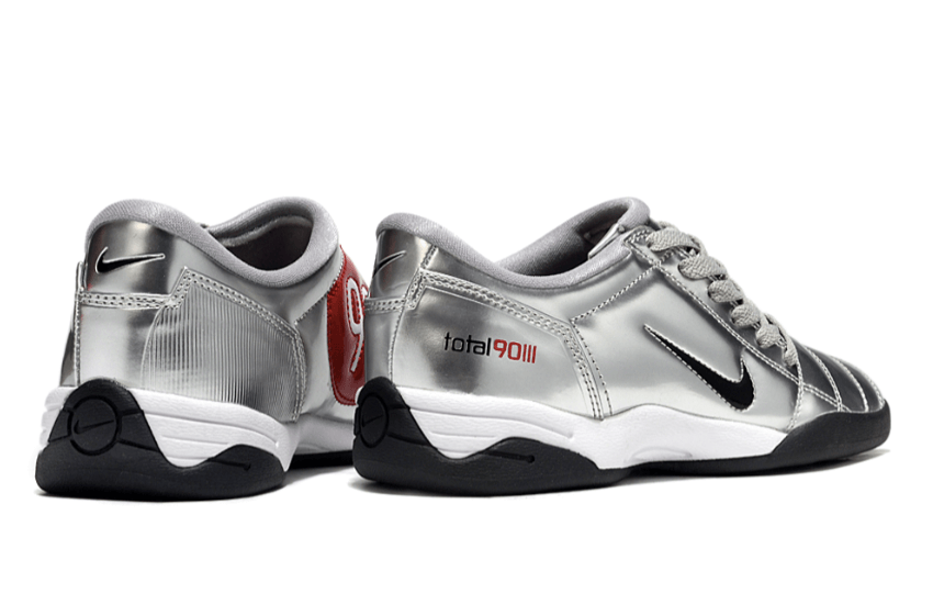 Chuteira Futsal Nike Total 90 IC Prata, design prateado sofisticado, ideal para quadras indoor.