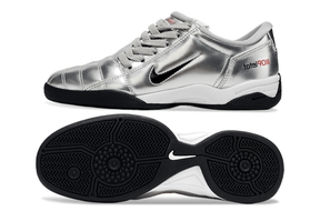Chuteira Futsal Nike Total 90 IC Prata - Design prateado com sola IC para superfícies indoor.