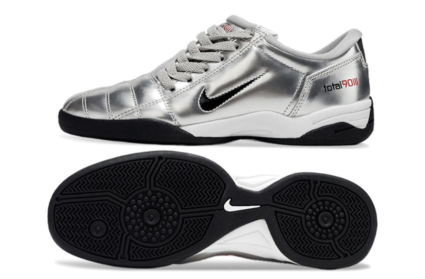 Chuteira Futsal Nike Total 90 IC Prata - Design prateado com sola IC para superfícies indoor.
