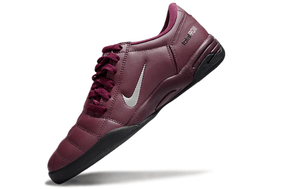 Chuteira Futsal Nike Total 90 IC Vinho com design clássico e tecnologia avançada.