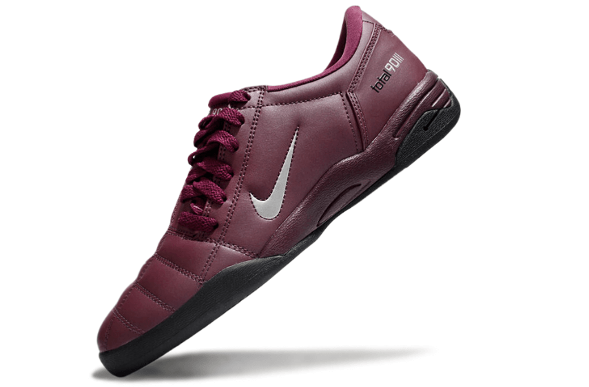 Chuteira Futsal Nike Total 90 IC Vinho com design clássico e tecnologia avançada.