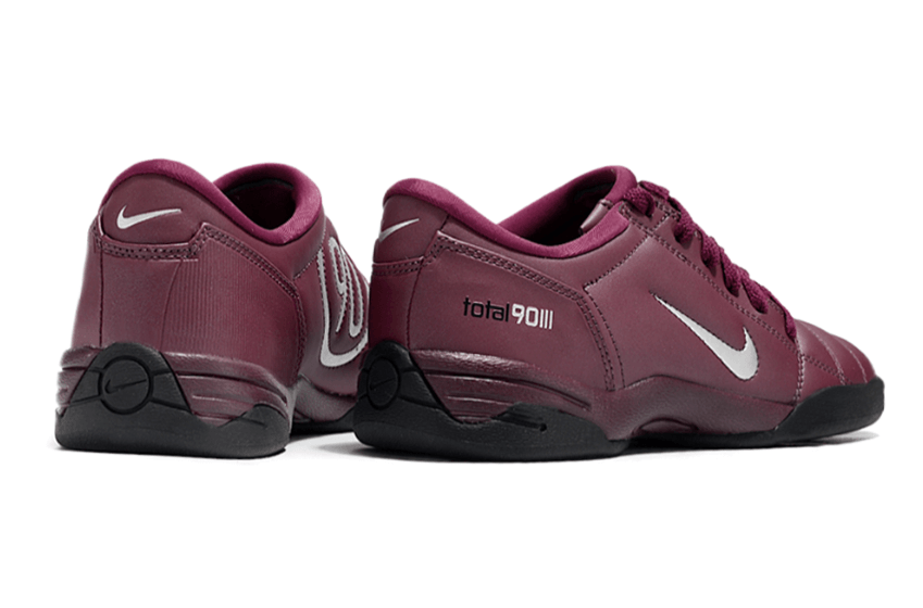 Chuteira Futsal Nike Total 90 IC Vinho vista traseira e lateral destacando design e cor.