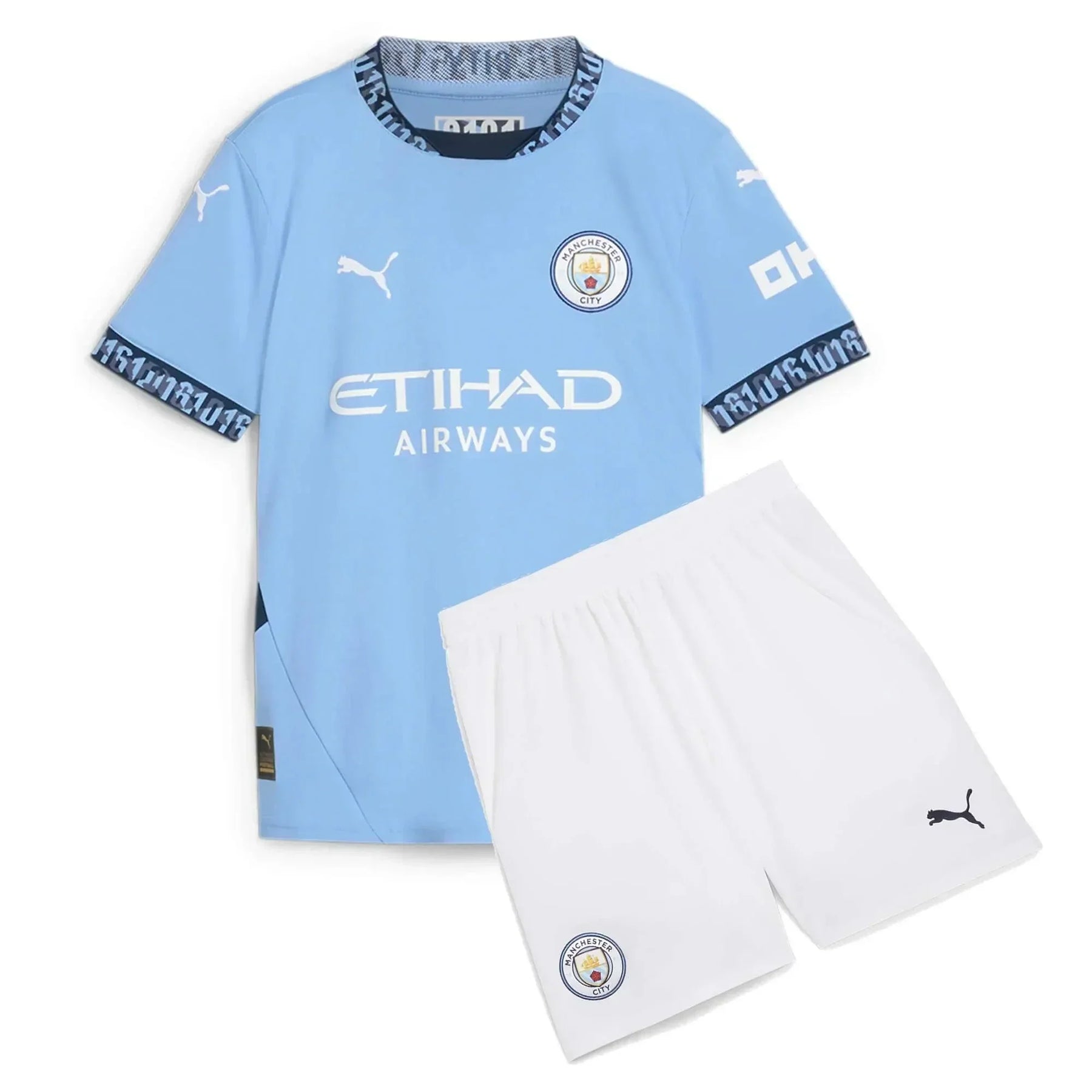 Conjunto Infantil Manchester City Home 24/25 com camiseta azul e shorts brancos, ideal para crianças fãs de futebol.