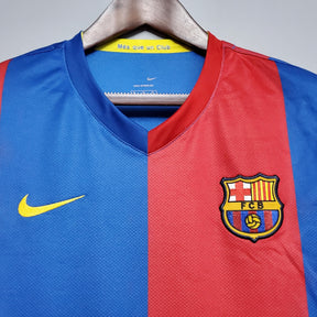 Camisola de futebol Barcelona Home 06/07 da Nike com logo FCB e mensagem Mes Que Un Club