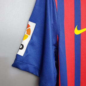 Camisa Barcelona Home 11/12 Retro com detalhes das cores e logotipo da La Liga