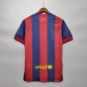 Camisa retrô do Barcelona 14/15, detalhes em azul e grená, logo da UNICEF na parte de trás.