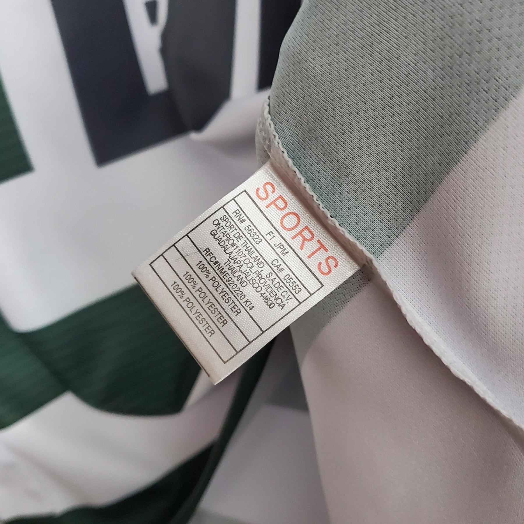 Etiqueta de composição da camisola Sporting Lisboa Home 01/03 Retro mostrando material e instruções.