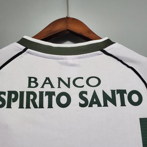 Detalhe das costas da camisola Sporting Lisboa com o nome Banco Spirito Santo.