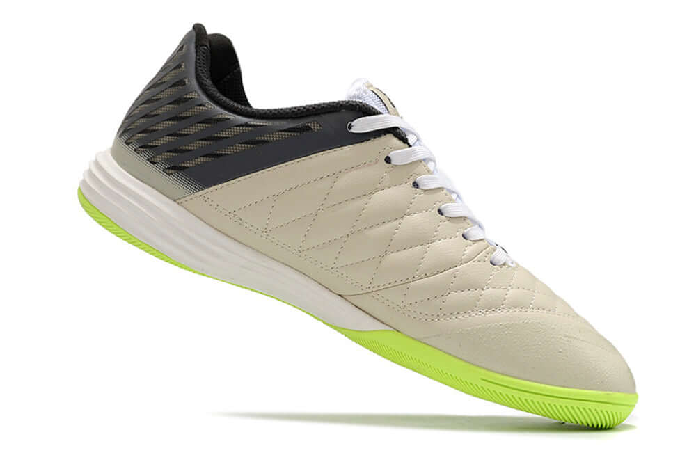 Chuteira Futsal Nike Lunar Gato IC em cinza e verde, ideal para controle e precisão no jogo.