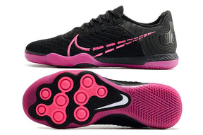 Chuteira Futsal Nike React Gato IC - Preta e Rosa vista lateral e inferior mostrando a sola em estilo moderno.
