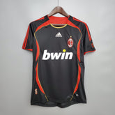 Camisa AC Milan 2006 Retro Preta Olimpíada com detalhes em vermelho e logo Adidas.