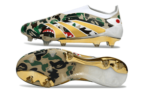Chuteira Adidas Predator Elite FG LL - Ed. "Bape" com design camuflado e detalhes em dourado.