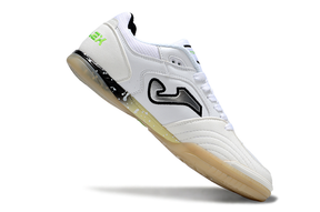 Chuteira Futsal Joma Top Flex Rebound IC Branca com design moderno e sola emborrachada para excelente tração.