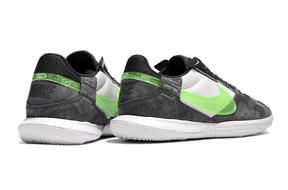 Chuteira Futsal Nike Street Gato IC - Preta, Branca e Verde, vista traseira em ângulo, ideal para performance em quadra.