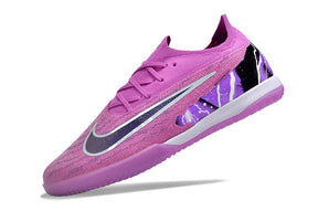 Chuteira Futsal Nike Gripknit Phantom GX Elite IC na cor rosa, ideal para desempenho em jogos de futsal.