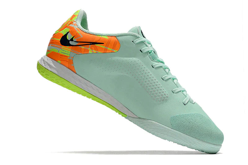 Chuteira Futsal Nike Tiempo Legend 9 Elite IC em tom verde e detalhes coloridos.