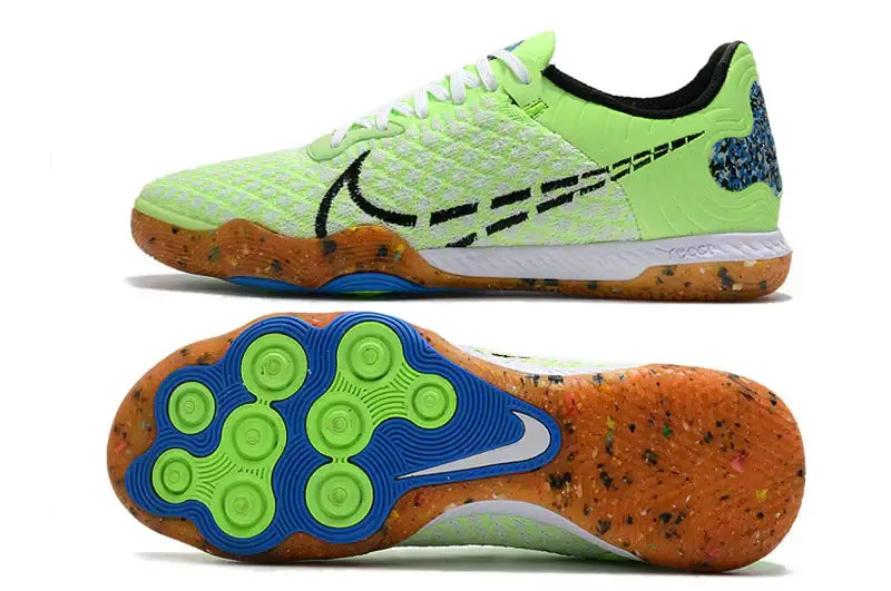 Chuteira Futsal Nike React Gato IC Verde com sola IC, tecnologia React e design moderno para controle e velocidade.
