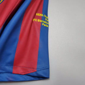 Camisa do Barcelona Home 2006 UEFA, destacando detalhes e cores do time.