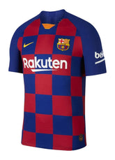 A Barcelona Home Retro 2019/2020 OLYMPIC STORE destaca-se pela combinação entre nostalgia e qualidade actual.