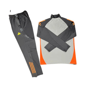 Benfica 24/25 - Fato de Treino - 1/2 Zip em cinza e laranja, conjunto de treino adidas.