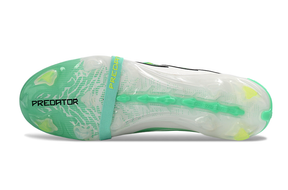 Chuteira Adidas Predator Elite FG 26 - Verde e Branca, vista inferior com sola texturizada e detalhes em verde