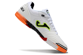 Chuteira Futsal Joma Top Flex Rebound IC Branca e Laranja com tecnologia de desempenho e visibilidade.