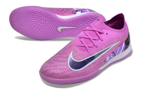 Chuteira Futsal Nike Gripknit Phantom GX Elite IC na cor rosa, ideal para desempenho em pavilhão.