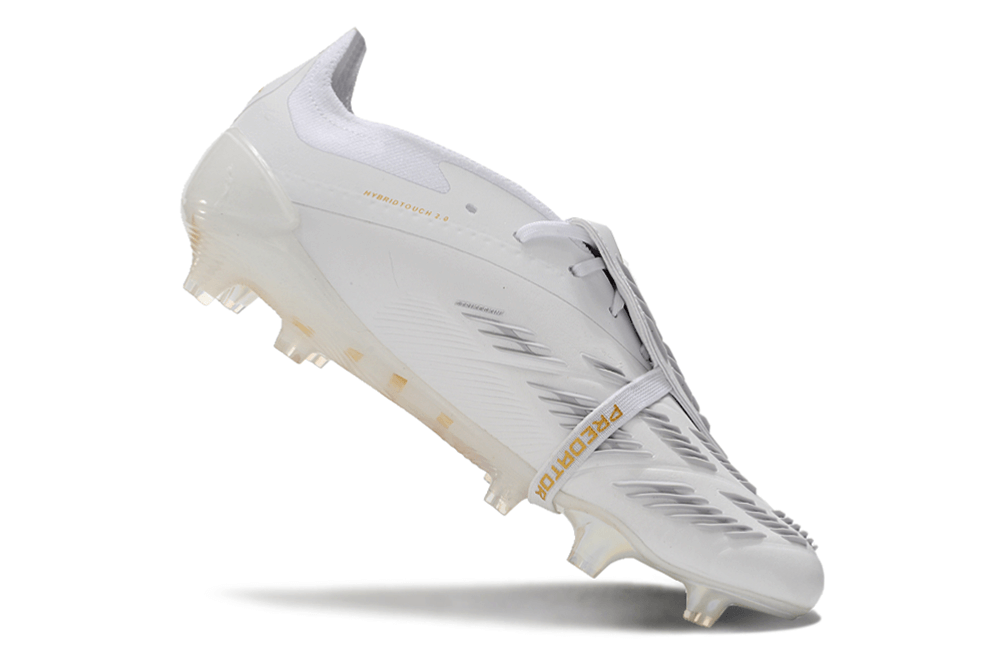Chuteira Adidas Predator Elite Tongue FG - Branca e Dourada lado direito em ângulo, destacando design premium.