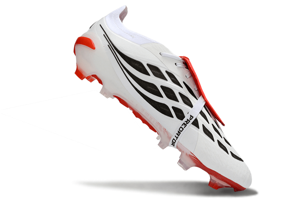 Chuteira Adidas Predator Elite FG com design branco e detalhes em vermelho, ideal para desempenho em campo.