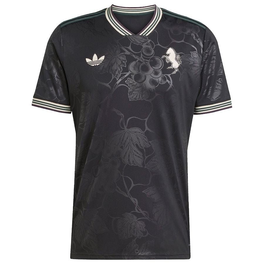 Camisola Juventus terceira 2025/26 com design floral em preto e detalhes em verde e branco.