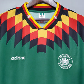 Camisola Alemanha Away 1994 Retro com padrão icônico de design e logotipo do Deutscher Fußball-Bund.