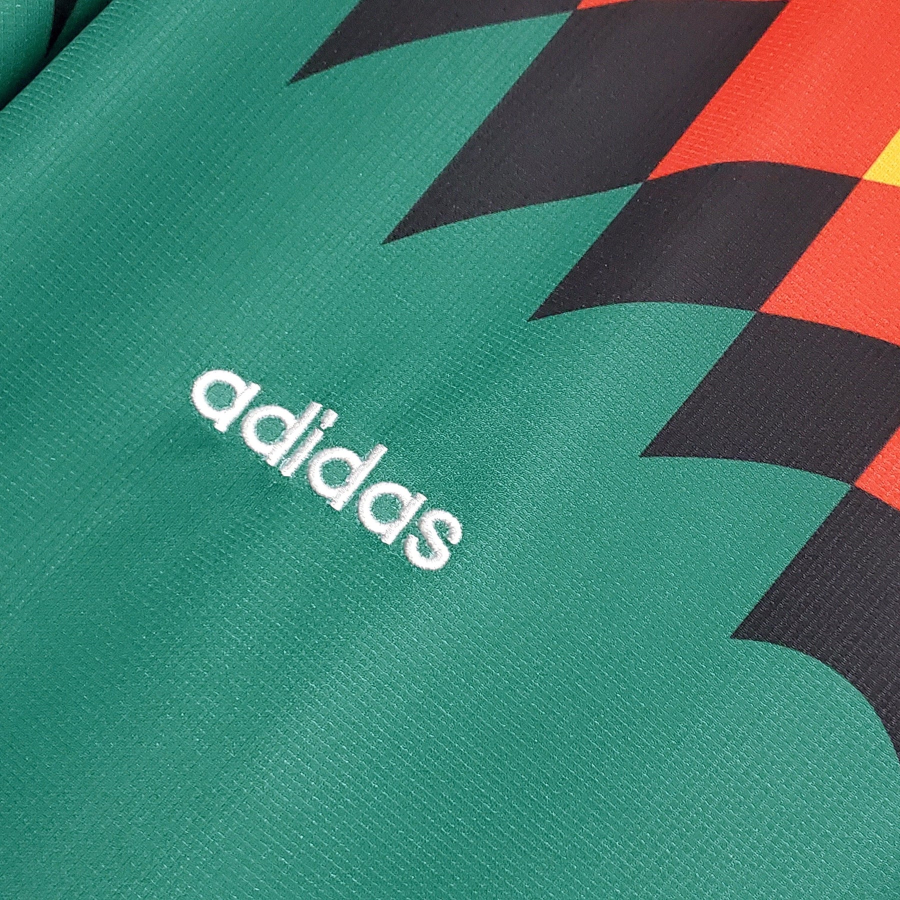 Camisola Alemanha Away 1994 Retro com logo Adidas em destaque.