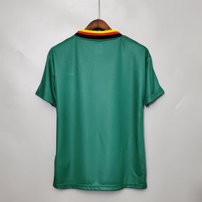 Camisola Alemanha Away 1994 Retro mostra a parte de trás em verde com detalhes coloridos.