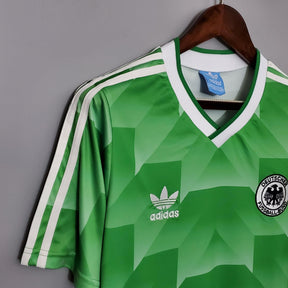 Camisola Alemanha Home 1988 Retro, design icônico em verde, marca Adidas, ideal para fãs de futebol.