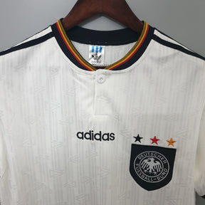 Camisola Alemanha Home 1996 Retro com design clássico, logotipo da Adidas e escudo da seleção alemã.