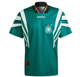 Camisola Alemanha Retro 1996 em verde, fabricada pela Adidas, com design icônico e detalhes das estrelas.