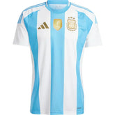 Camisola Argentina home 24/25 Azul com detalhes em azul e branco, logo da Adidas e símbolos da seleção.