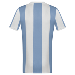 Camisola Argentina home 24/25 - Comemorativa, fundo branco com listras verticais azuis.