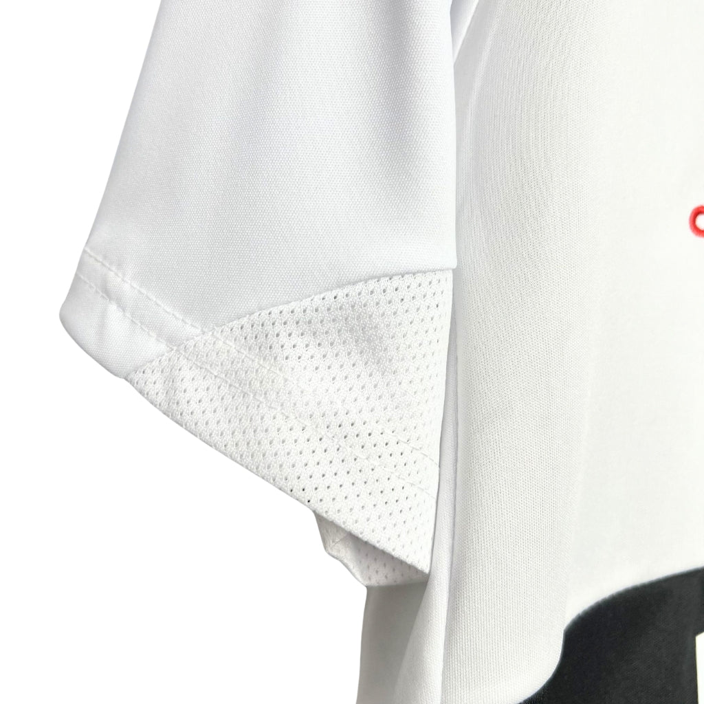 Detalhe do tecido da Camisola Benfica Away 2013/14 Retro, mostrando a manga e a malha ventilada.